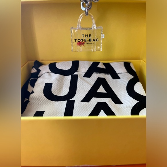 🐠 MARC JACOBS THE TOTE BAG GOLDFISH NECKLACE 🐠 NWOT 🐠 - Picture 4 of 16